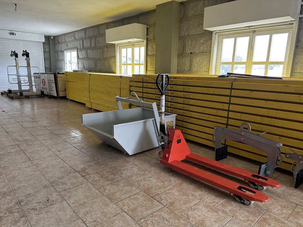 Porta paletes e acessórios para grua 2000 kg extensivel