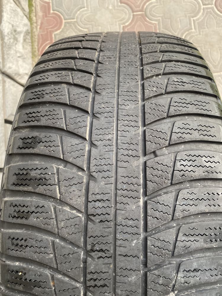 Продам шіни Bridgestone Blizzak R18 245/45 LM001