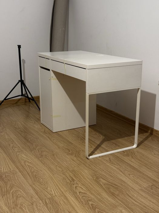 Biurko IKEA – białe, klasyczne, bardzo dobry stan