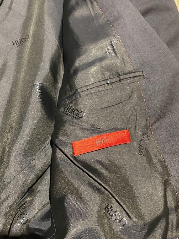Hugo Boss garnitur slim roz. 50