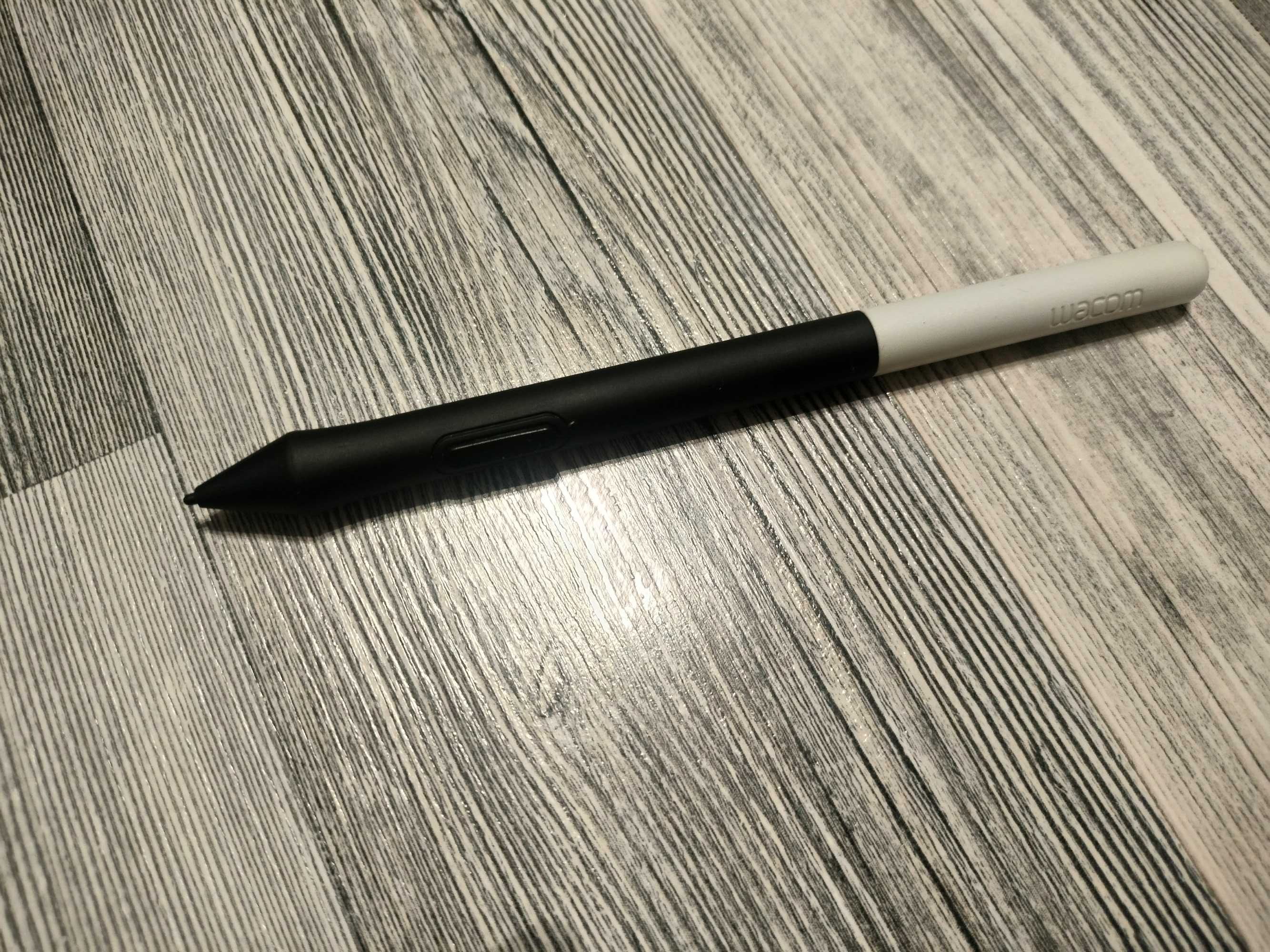 Tablet graficzny Wacom One Creative Pen Display (DTC133) (używany)