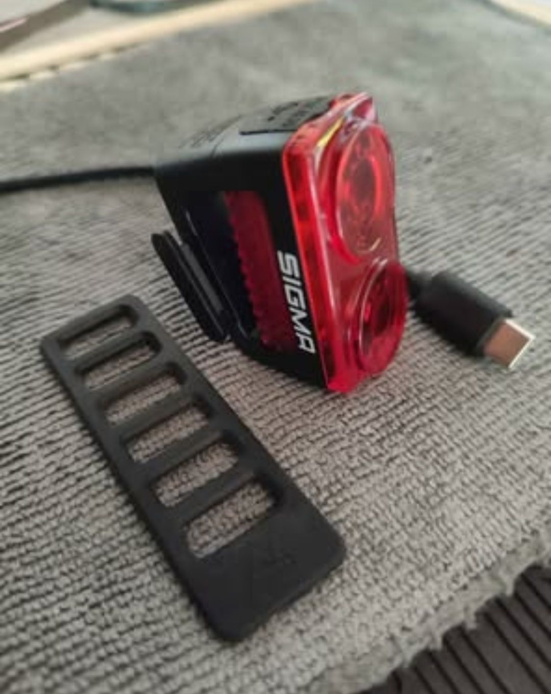 Luz traseira Sigma Buster RL150