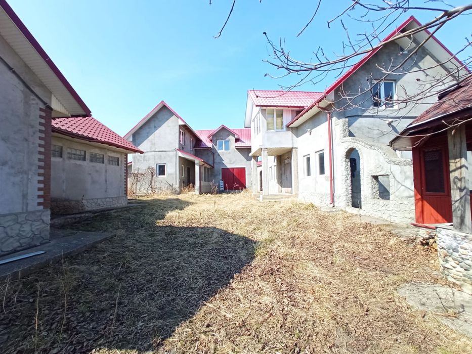 Продається господарство та магазин.