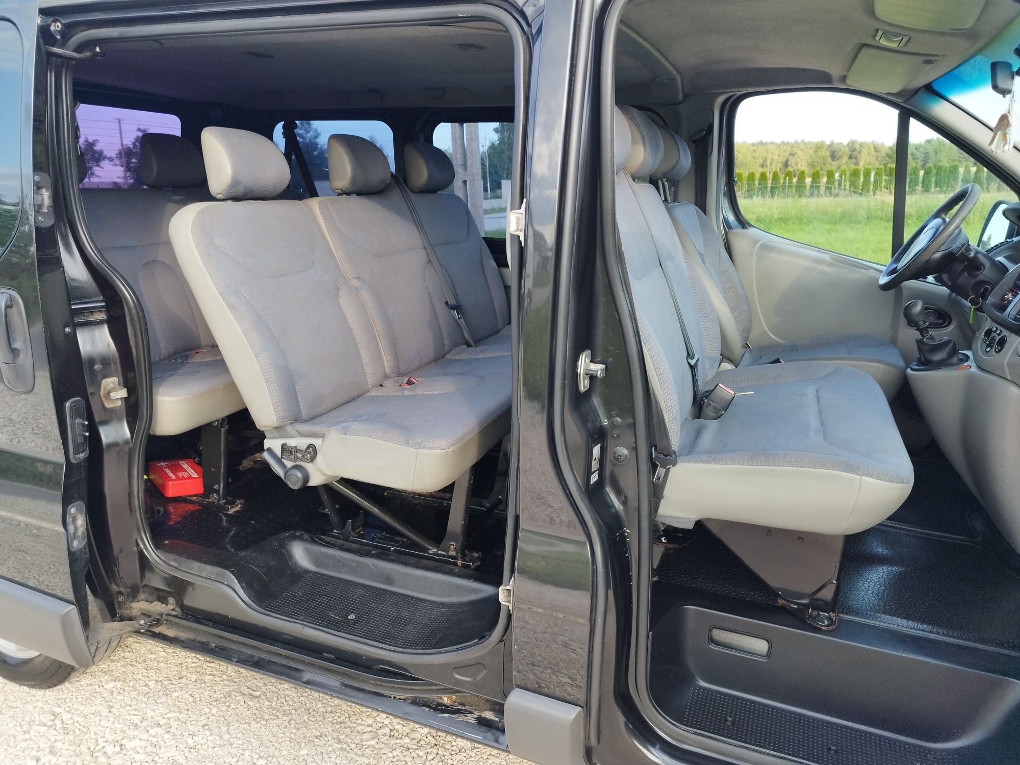 Renault Trafic 2.5DCi 140 9 Osobowy Klima Alufelgi Zadbany