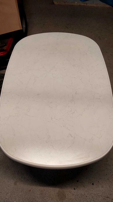 Biały stół na taras