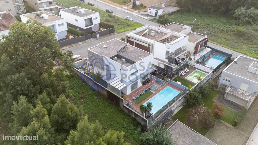 Moradia T3+1 C/ Piscina; 4 Frentes; Garagem P/ 3 Carros, Privacidade,