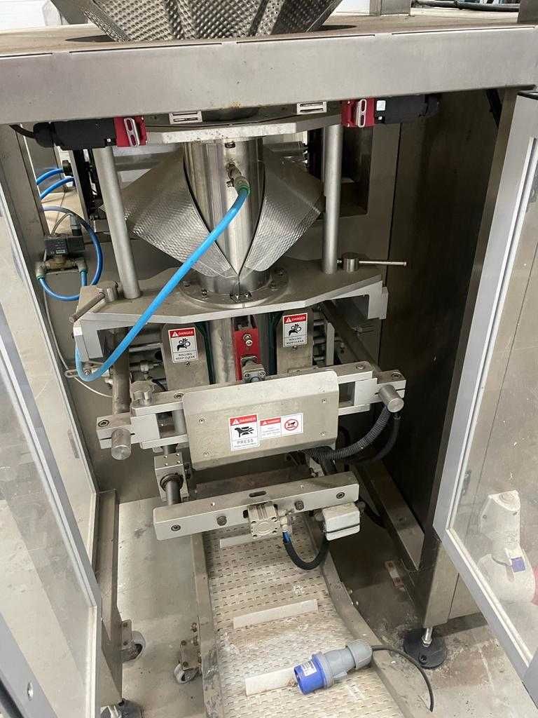 Pionowa maszyna do pakowania PWM-420 E