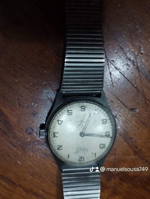 Vendo este relógio muito bonito bom estado a trabalhar muito bem