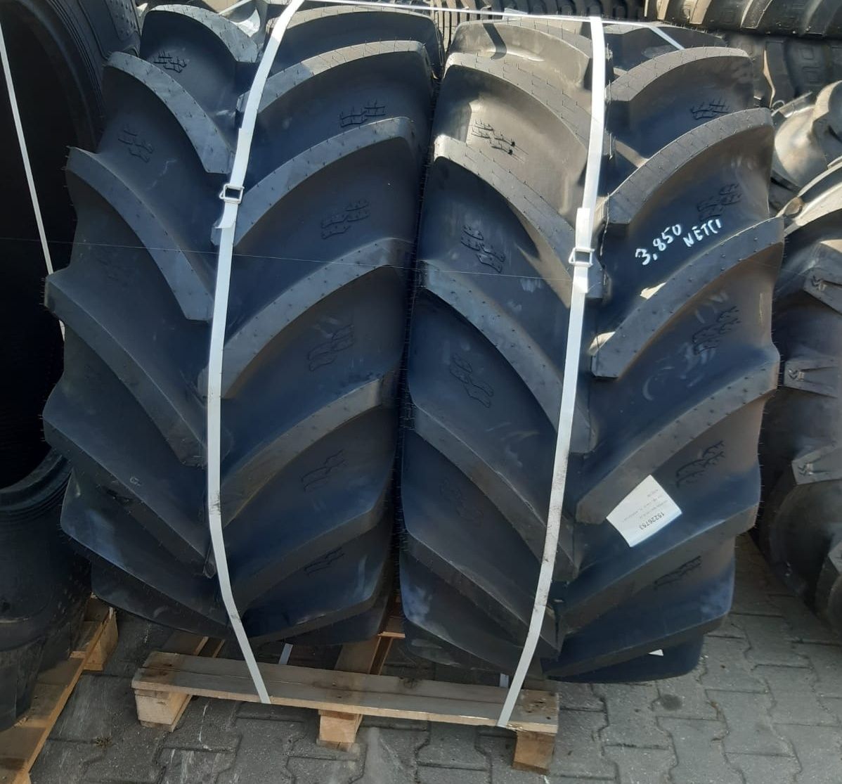 Para Nowe 600/65R28 Alliance