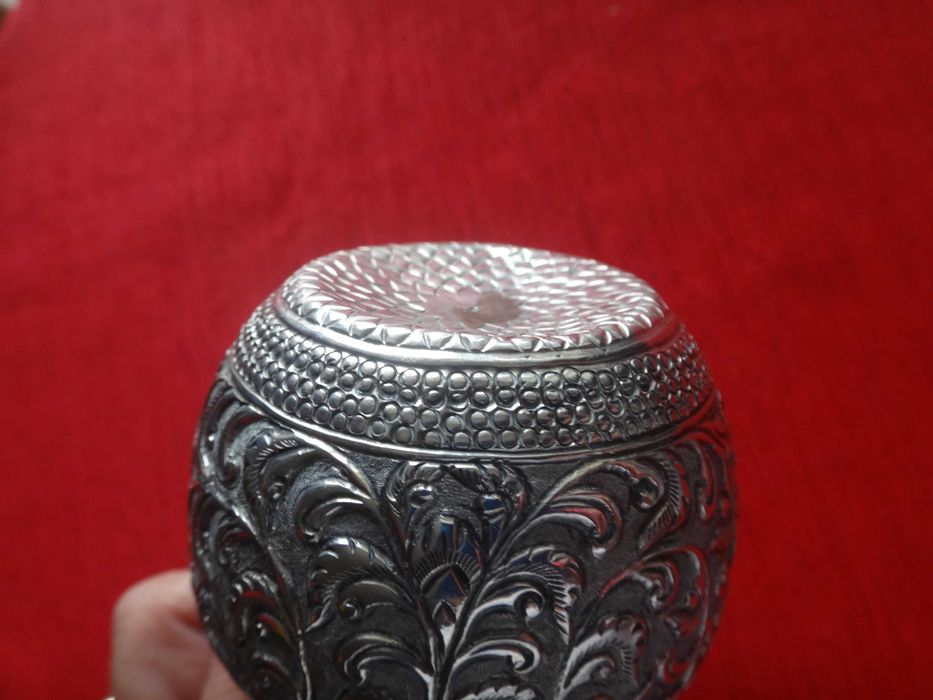 Srebrny pojemnik - flakonik