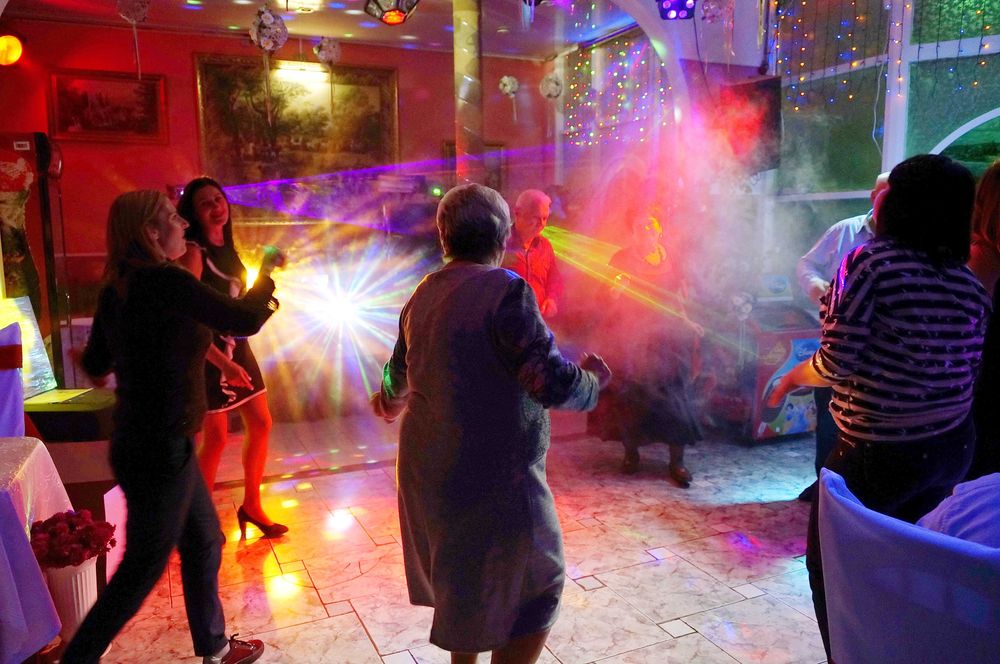 Ищу  ведущих праздников, творческих людей