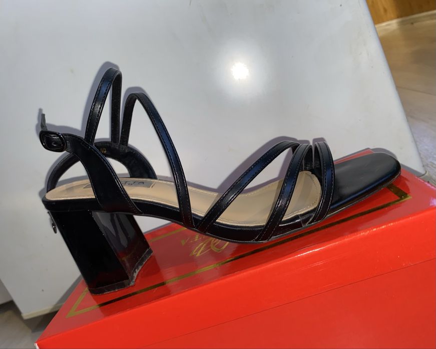 Босоніжки на завязках розмір 40