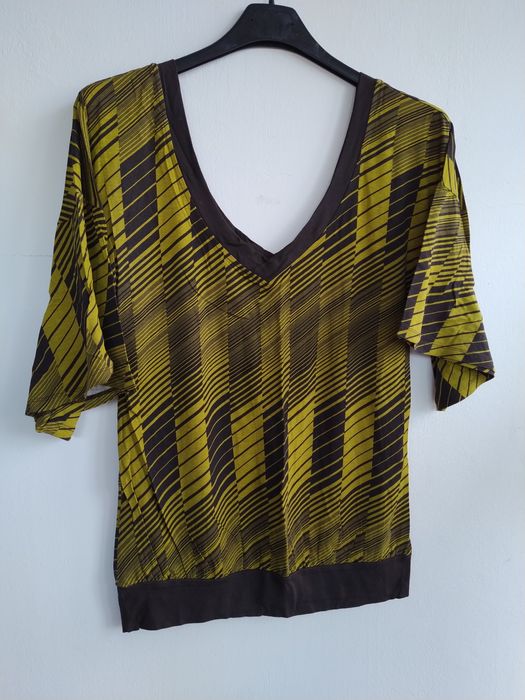 Top / Camisola verde com linhas modernas - Bershka - Tamanho M