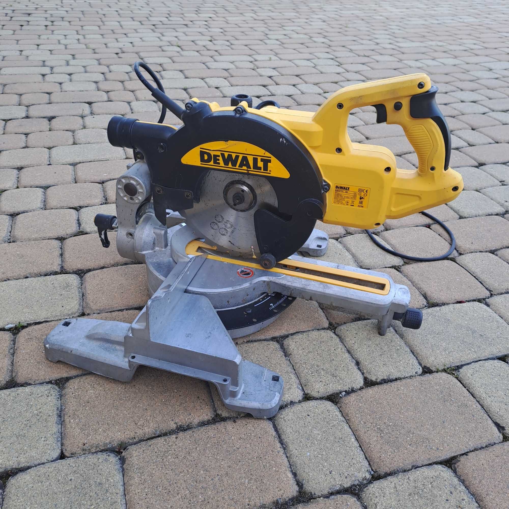 DeWalt Piła Ukośnica