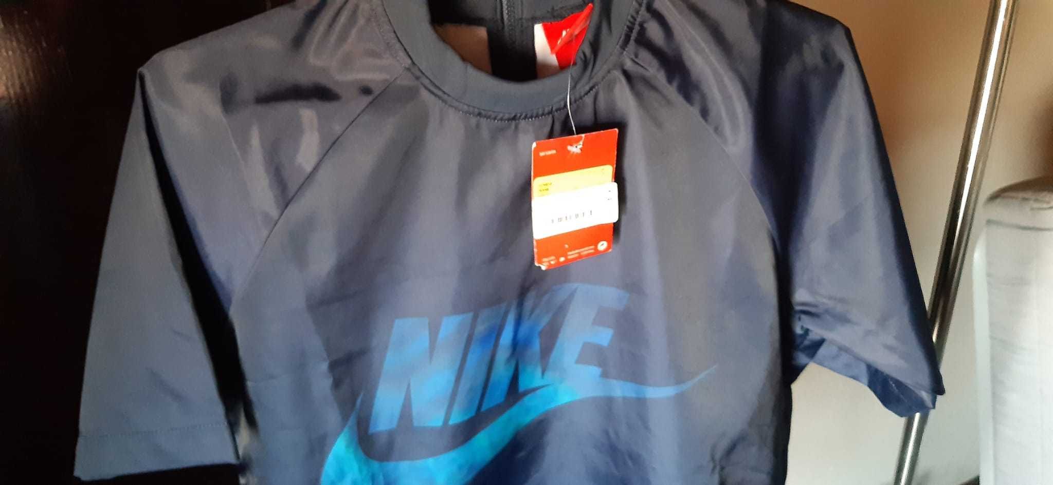 T-Shirt Nike com fecho (original e nova)