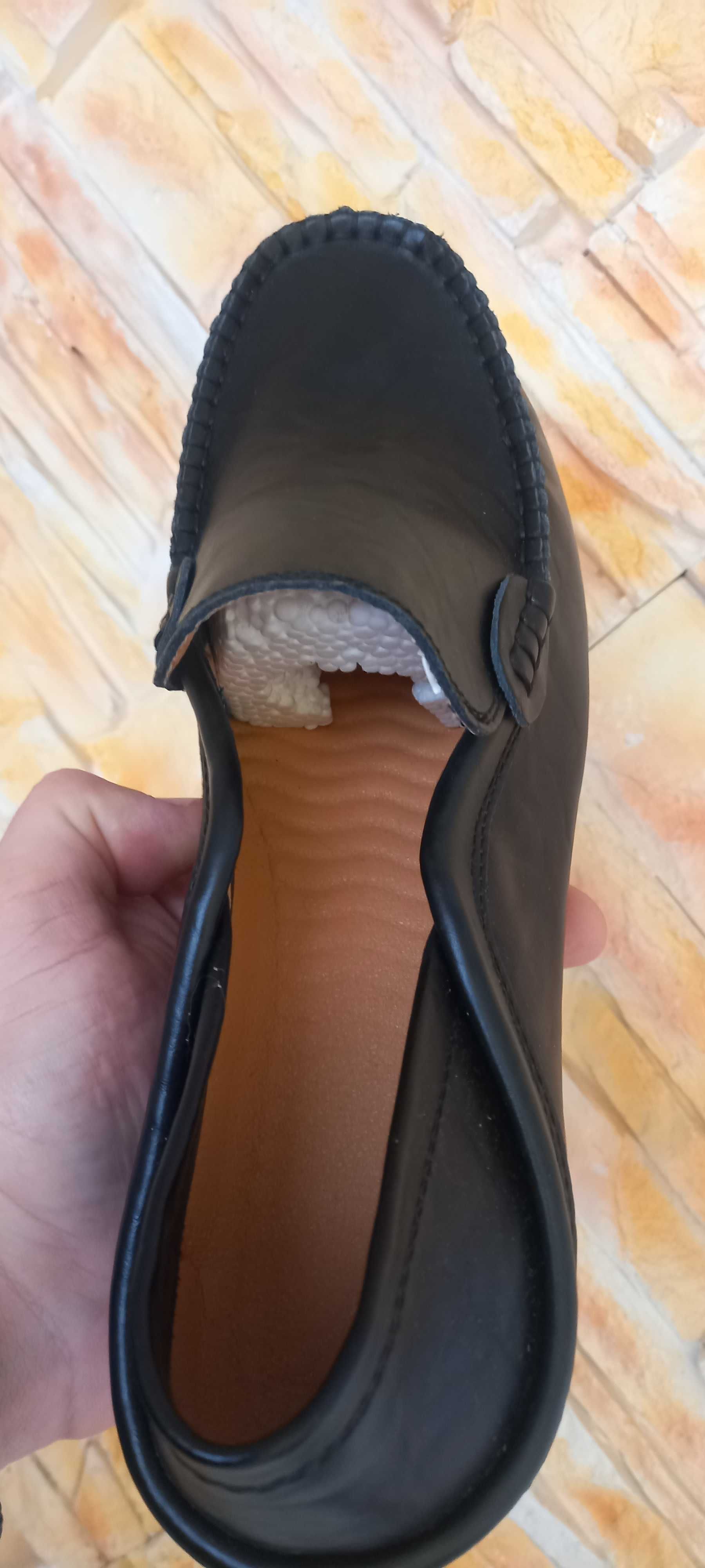 Продам взуття,мокасини