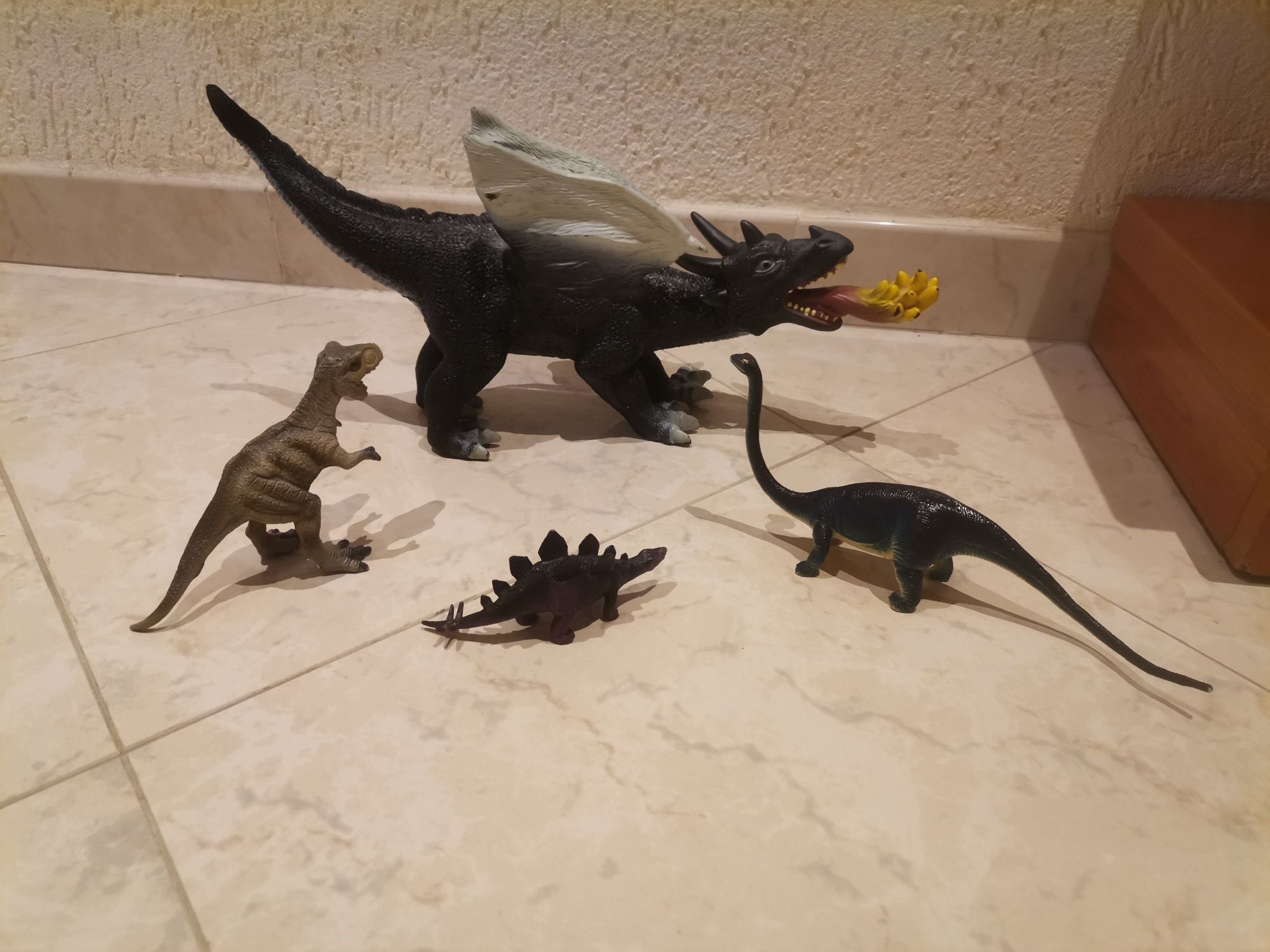 Brinquedos - Dinossauros e tratores