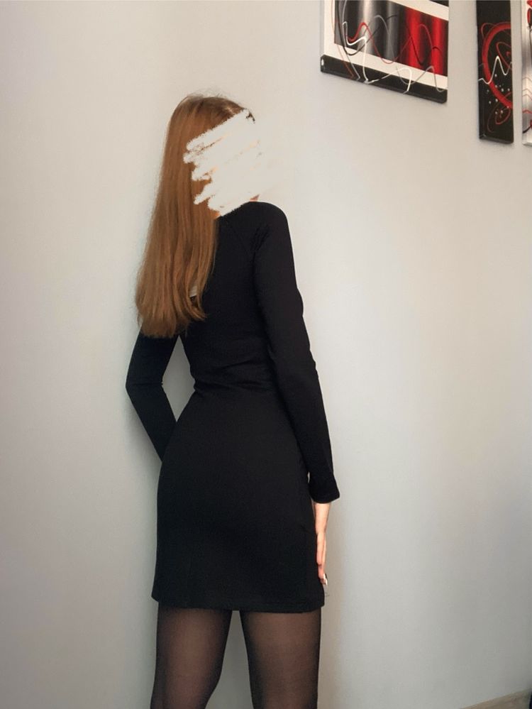 чорна міні сукня силуетна з утягуючим ефектом