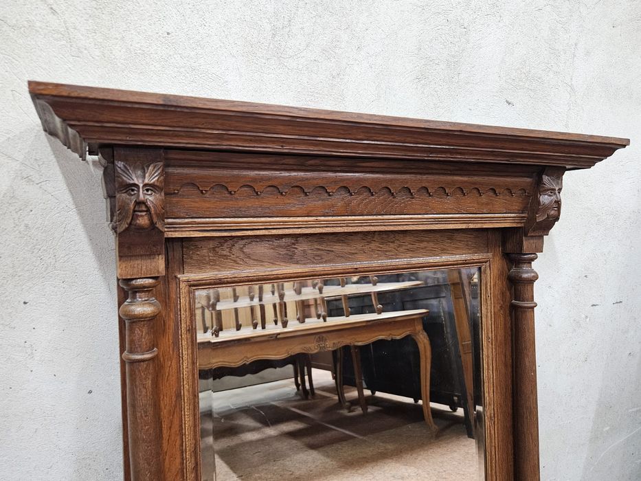 Ładne stare lustro eklektyczne w dębowej ramie