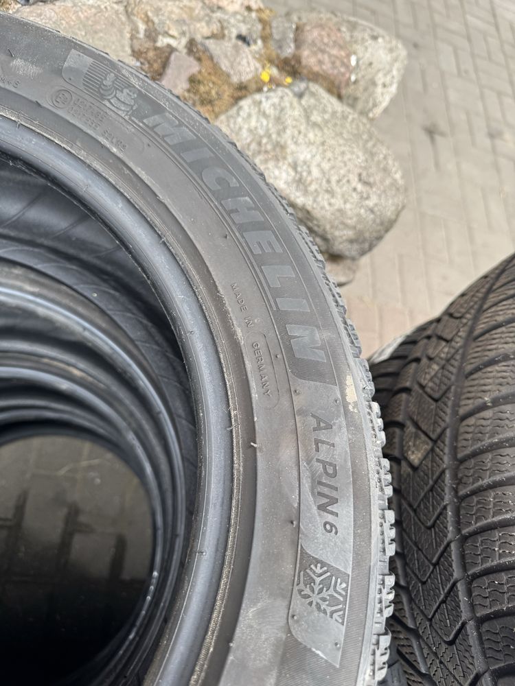 Komplet opon zimowych 225/50/17 MICHELIN Używane F-Vat