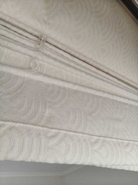 Cortina opaca para janela com calha incluída