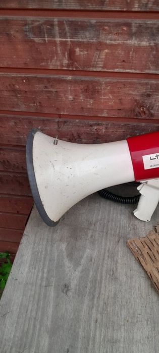 Megafon przenośny tuba