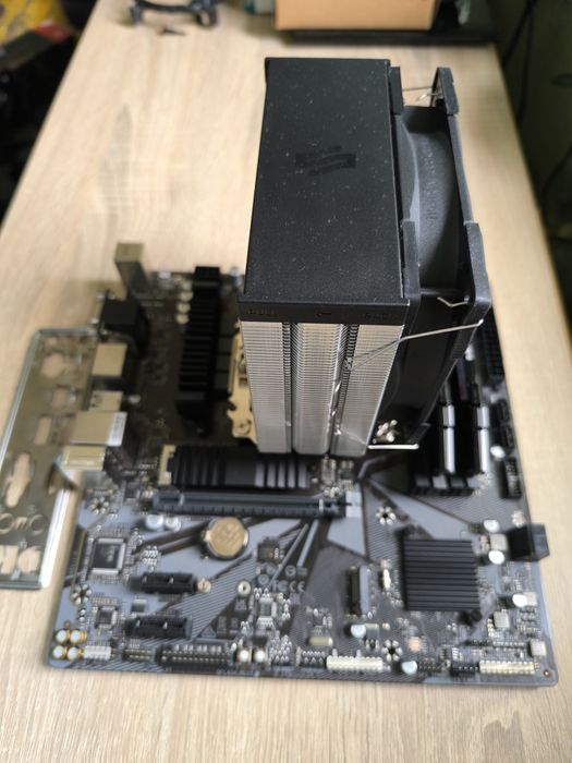 GIGABYTE B660M + Intel 12100F + 16GB DDR4 + Fera 5 + Win10/11