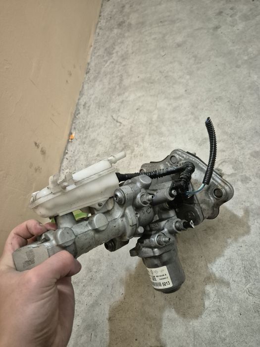 Головний тормозний циліндр renault zoe 2013 460115213R