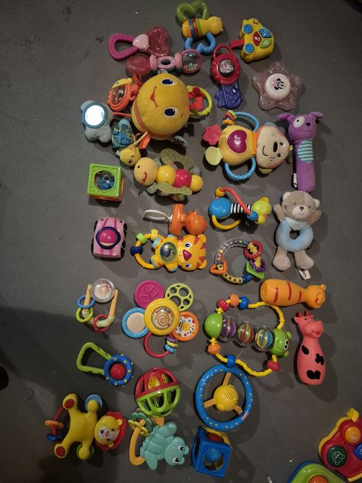 Zestaw 28 grzechotek i gryzaków