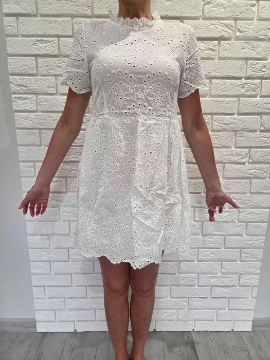 Letnia haftowana biała sukienka r. 36