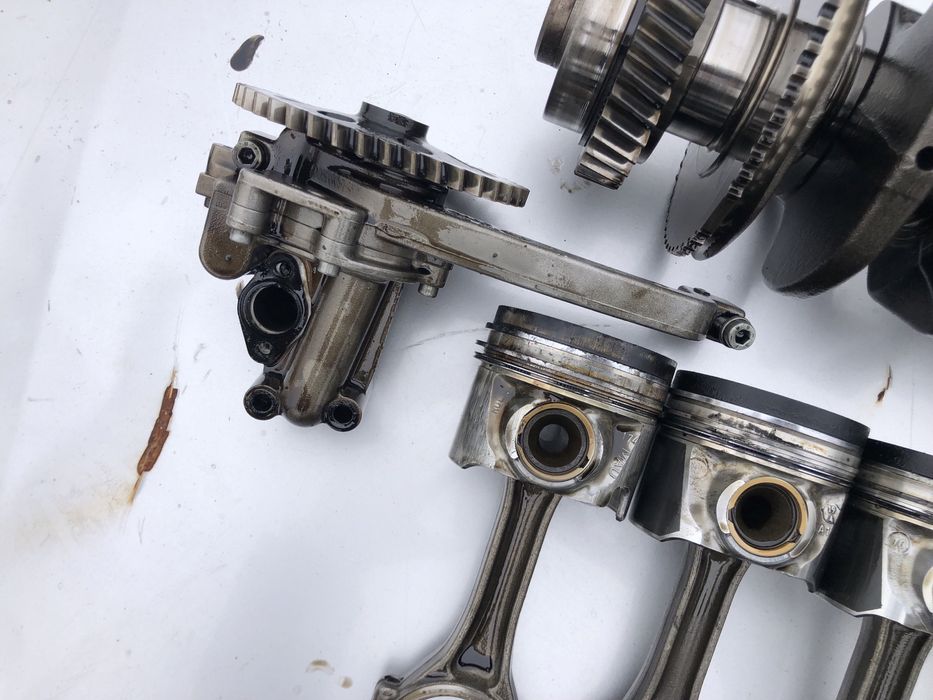 Коленвал шатун масляный насос шестерни грм Туарег 2.5 BAC