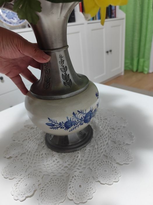 Vaso de estanho e cerâmica vintage