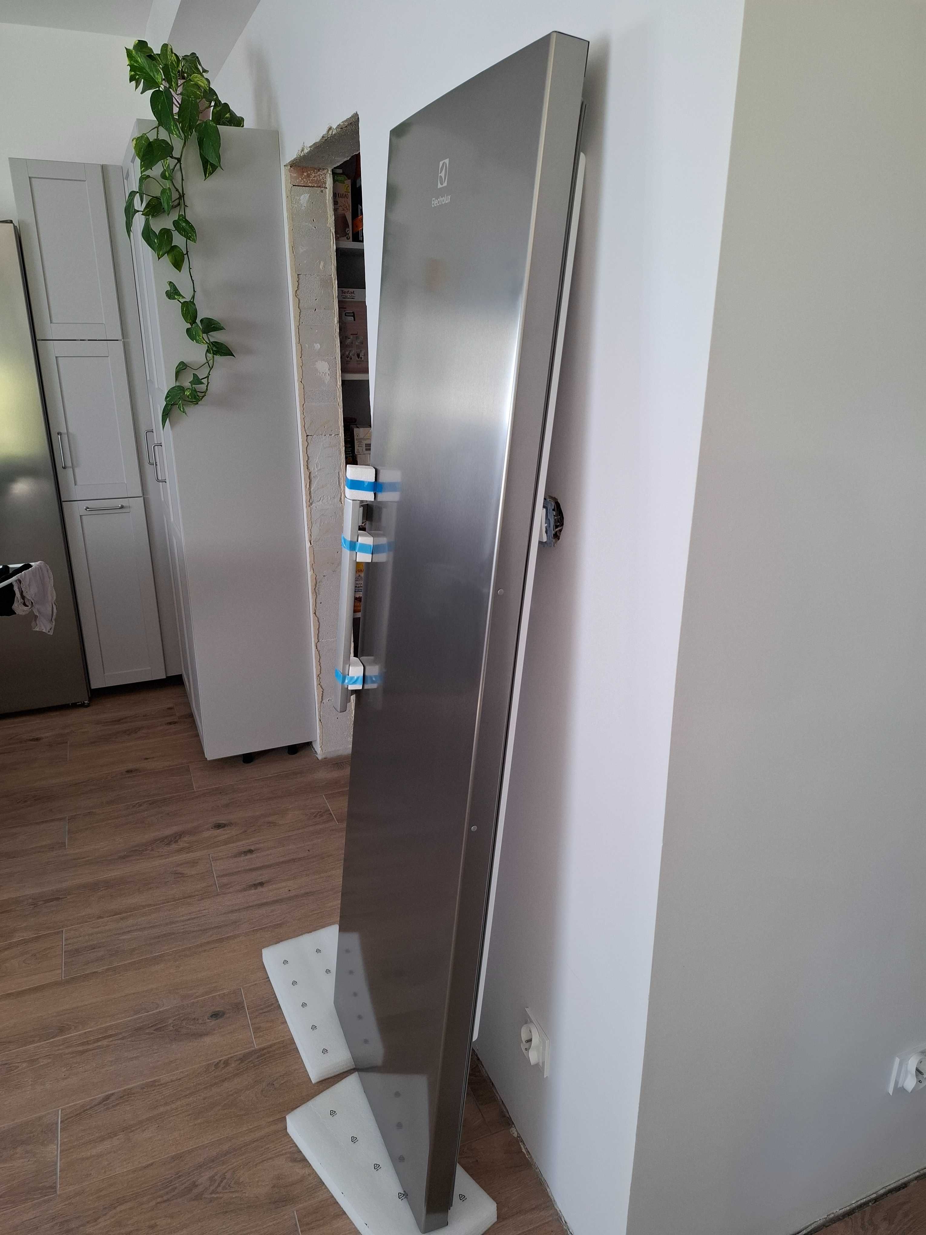 Drzwi lodówki Electrolux LRT6ME38U2 szare/stal nierdzewna