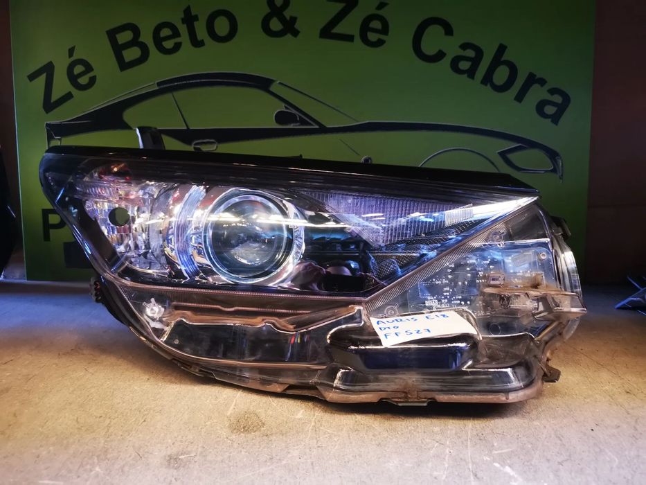 TOYOTA AURIS E18 FAROL DIREITO - FF527