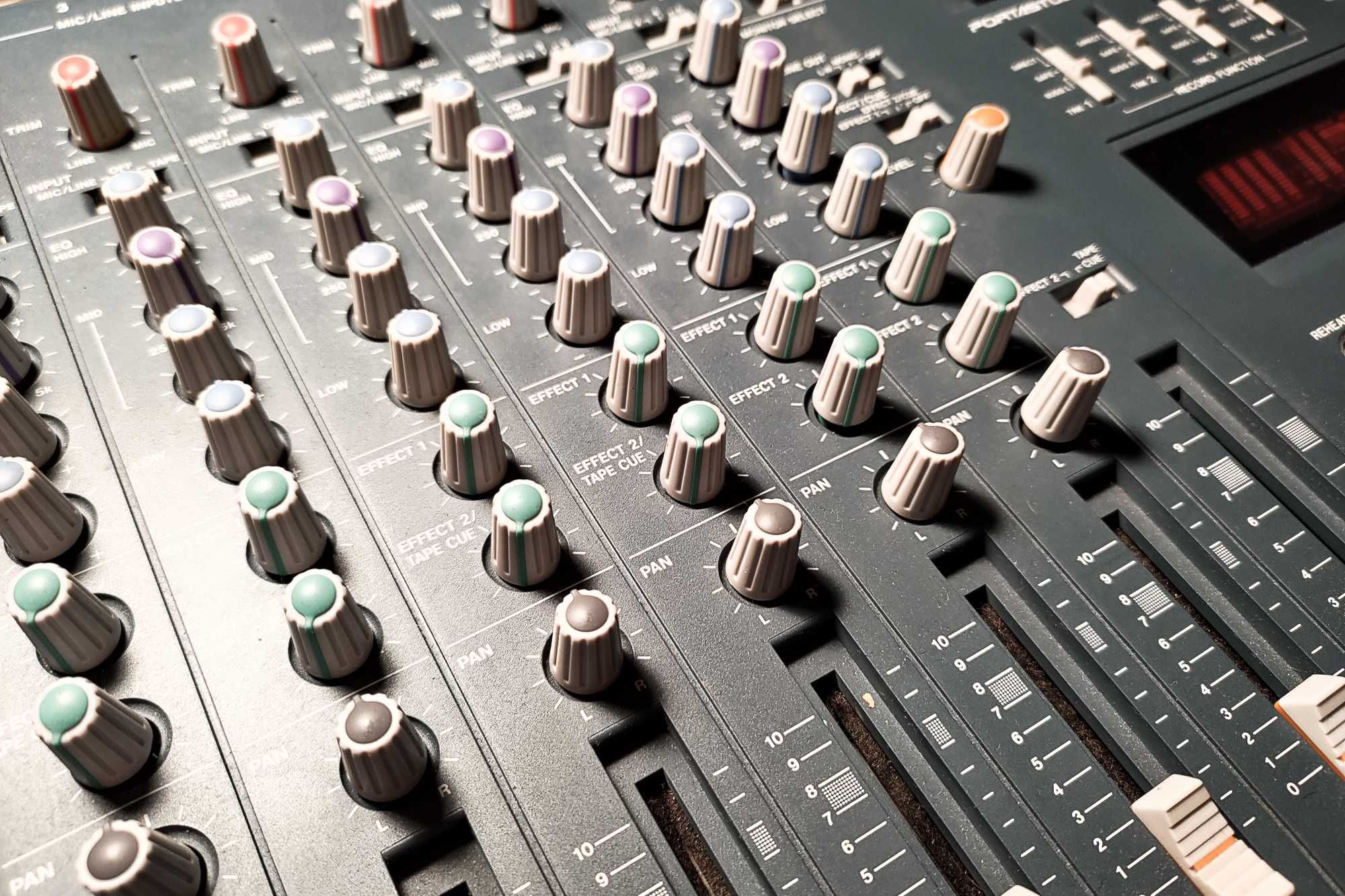 Tascam Portastudio 424 mk III