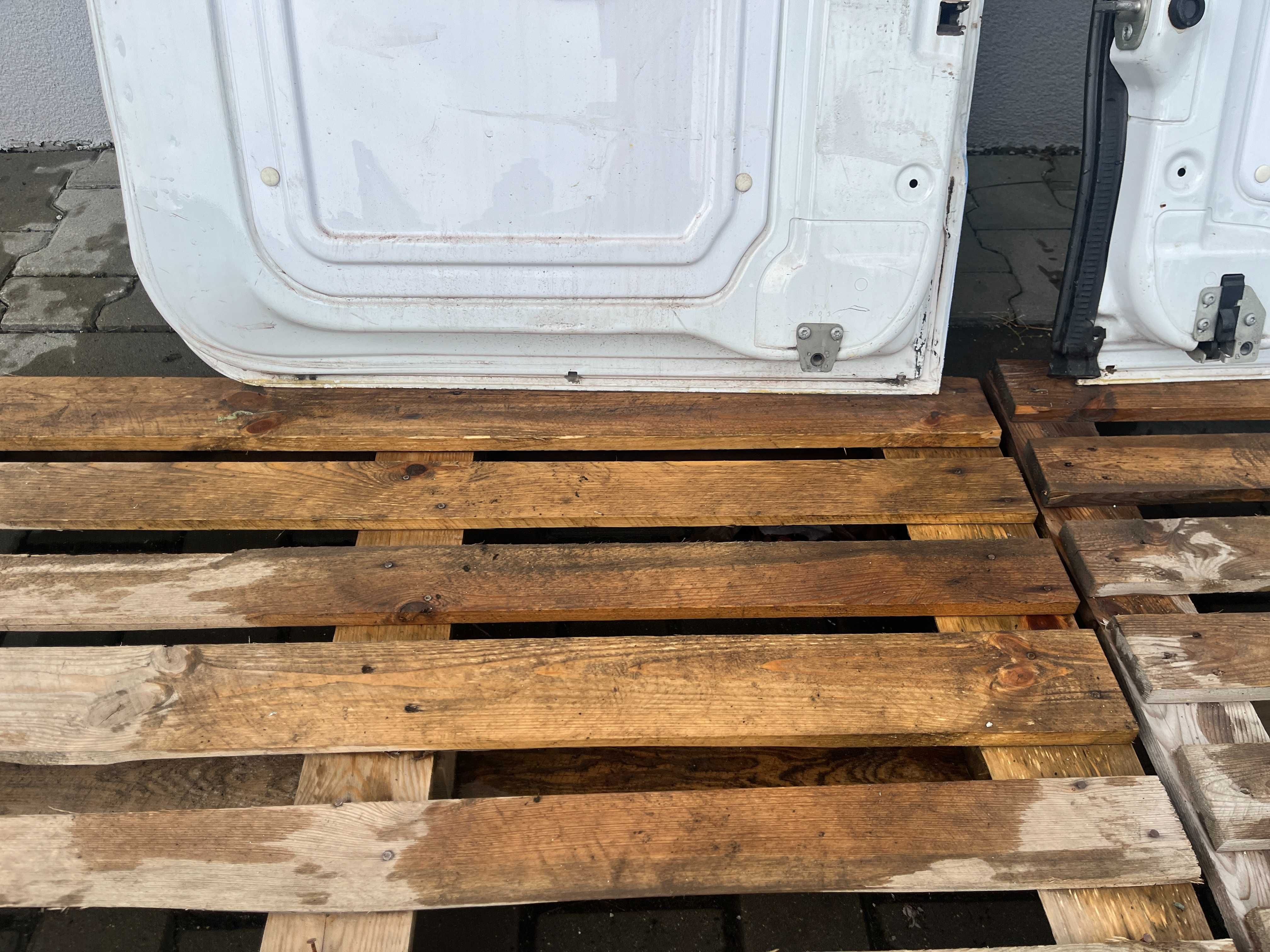 Komplet Drzwi Tylnych Mercedes W906 KPA2567-07