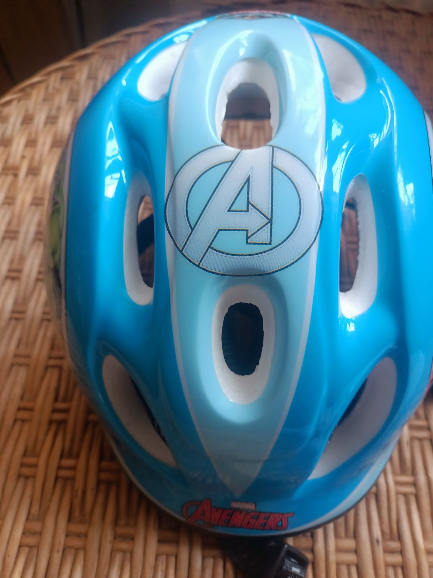 Dziecięcy kask rowerowy Avengers