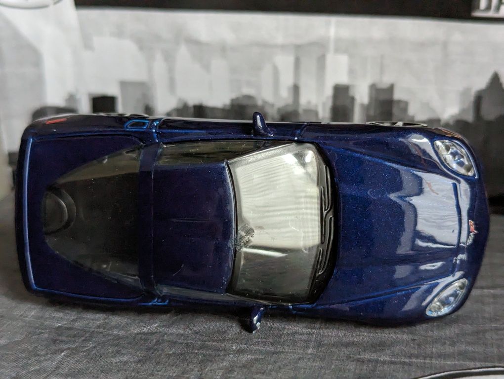 Bburago Chevrolet Corvette 2004 - skala 1:43