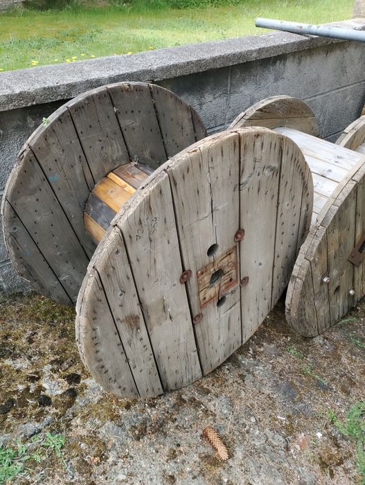 Szpule drewniane bemben drewniany stół ogrodowy blat drewniany