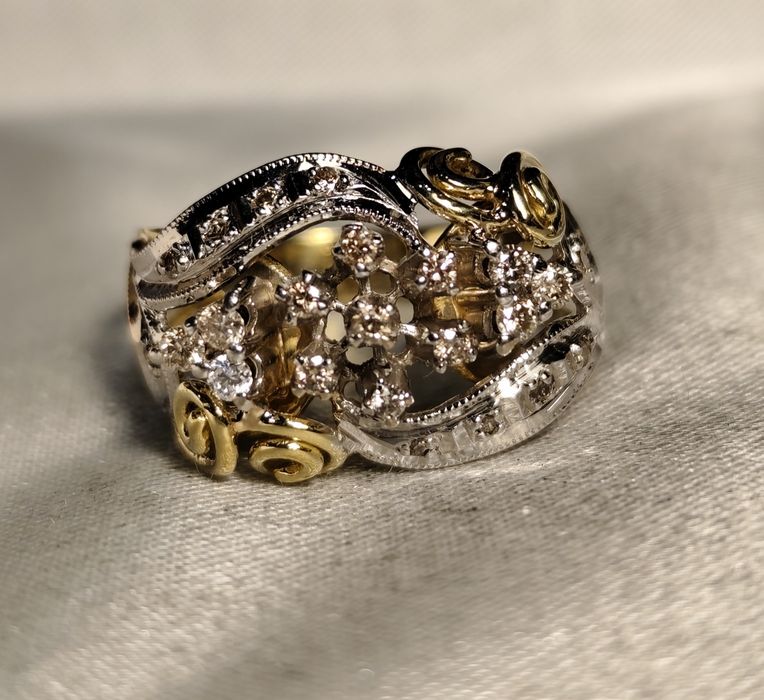 Золотое кольцо с бриллиантами