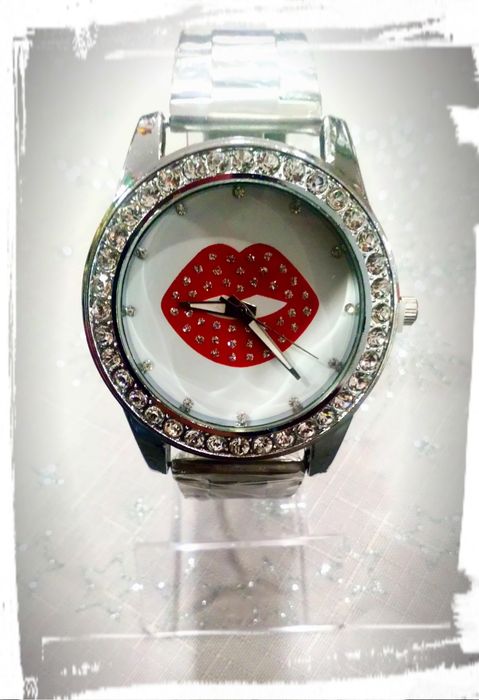 Nowy zegarek damski piękny na prezent usta cyrkonie bransoletka ślub