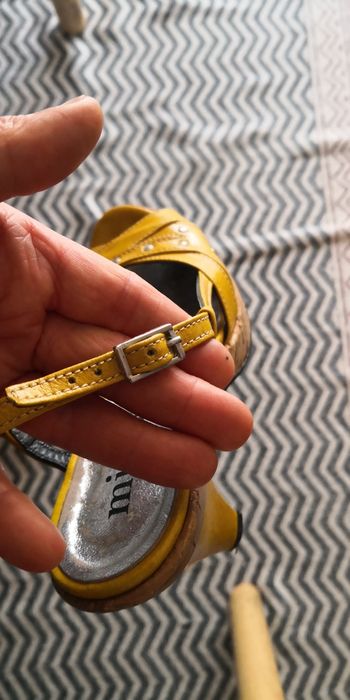 Sandálias Mistika cor mostarda