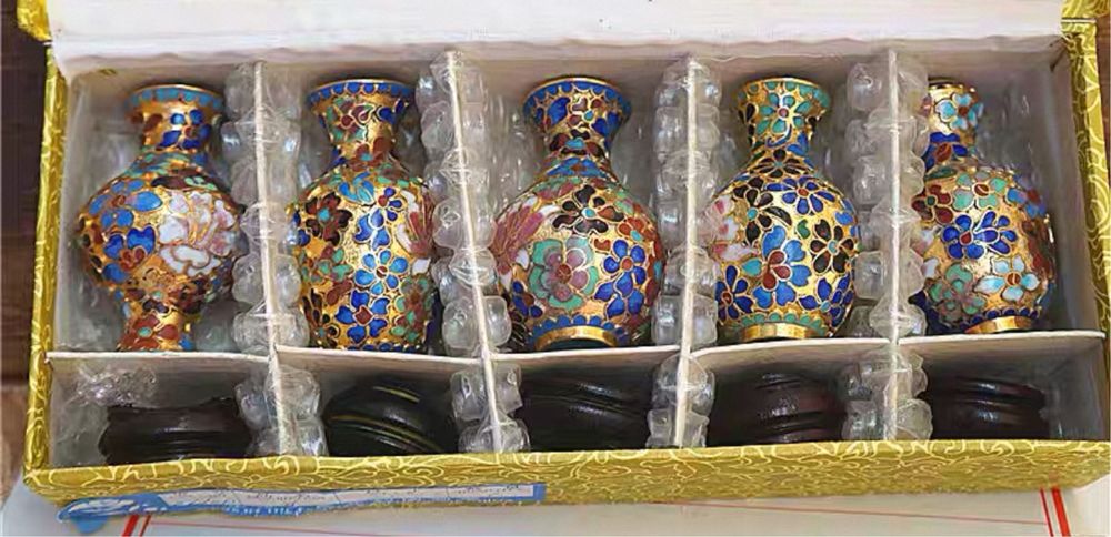 Conjunto lindissimo de seis peças Cloisonée. Novo. Uma peca 9*4, 7*3,
