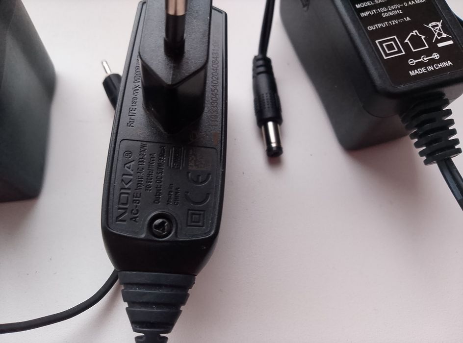 Зарядки для мобільних телефонів  всі разом