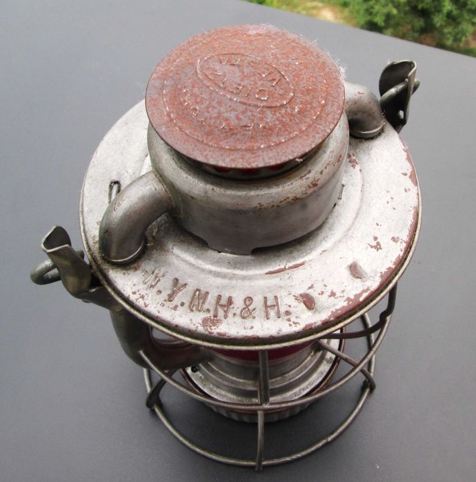 Antiga Lanterna a Petróleo com Vidro VERMELHO para uso NÁUTICO