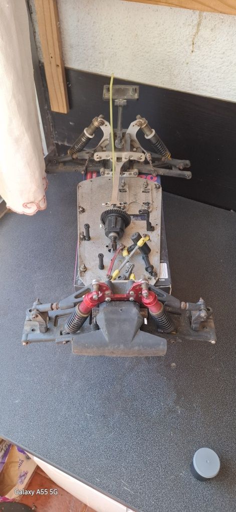 Vendo kyosho burns 4wd com muitas peças s/ Rádio