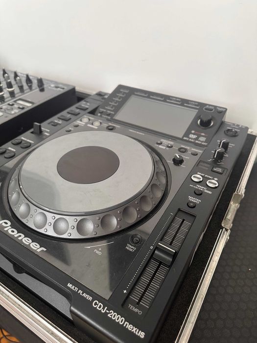 2 - Pioneer CDJ 2000 Nexus