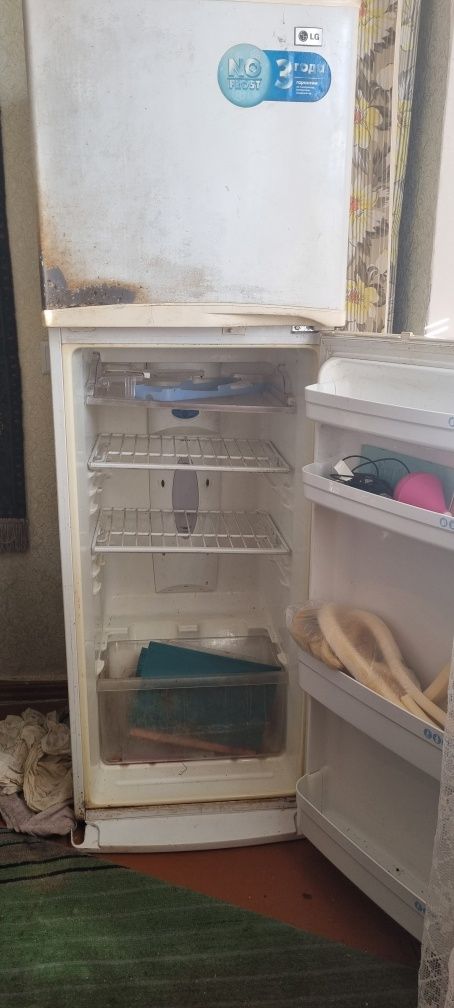 Продам Холодильник LG