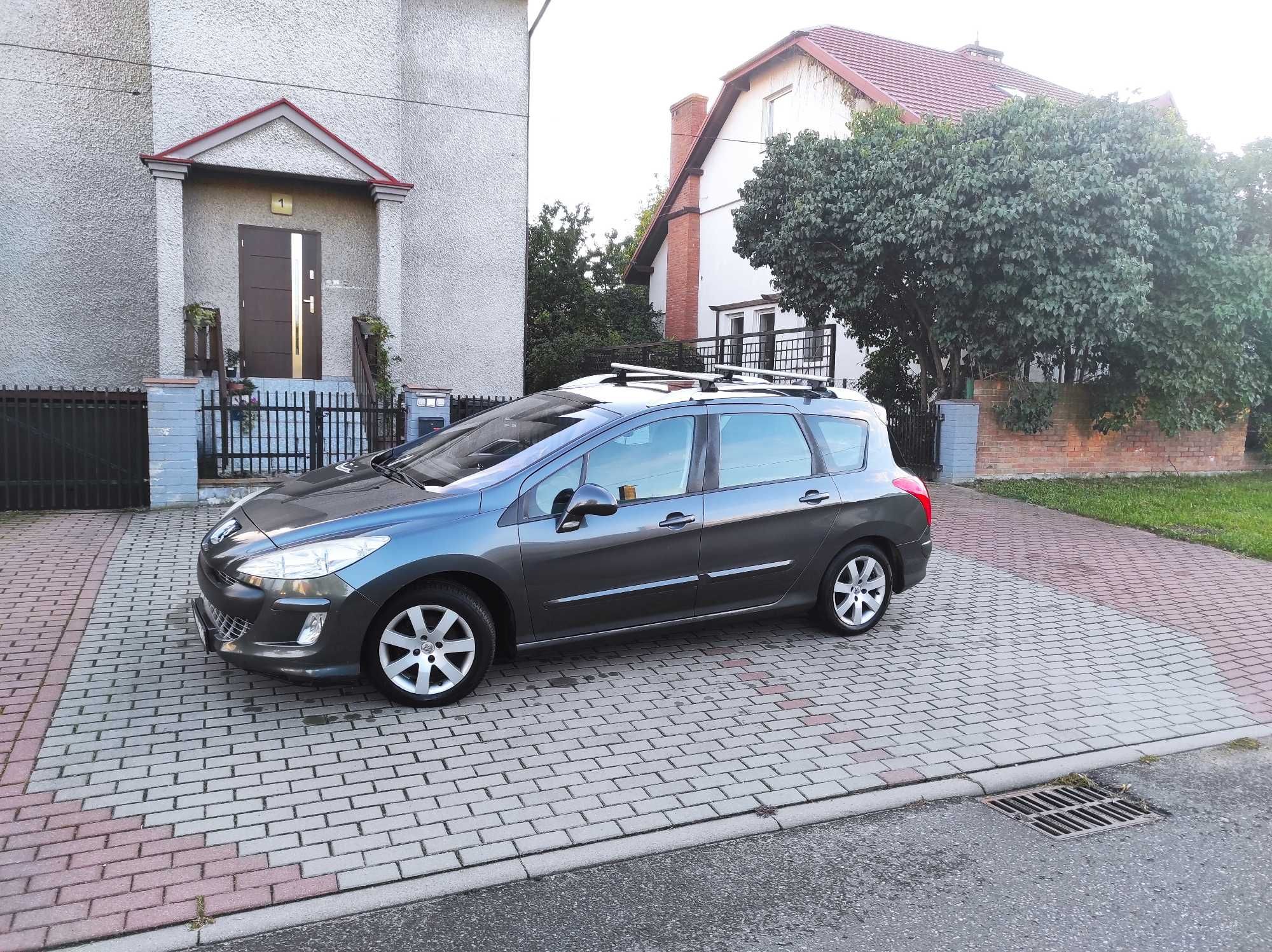Peugeot 308 SW hak relingi instalacja gazowa