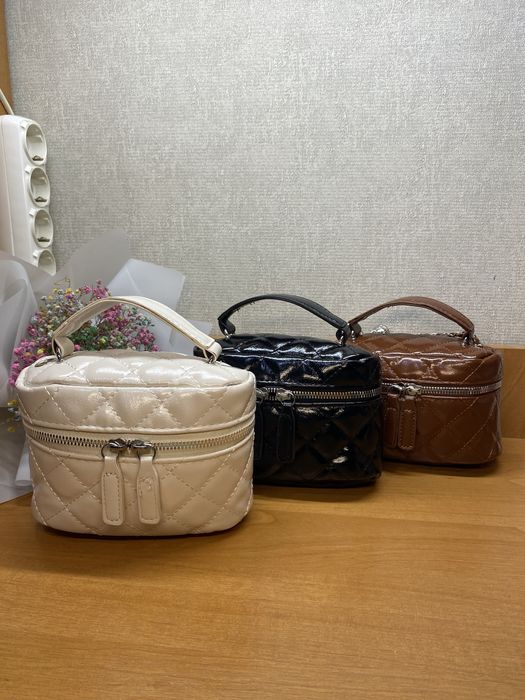 Сумка бочонок біла, чорна, коричнева у стилі chanel шанель